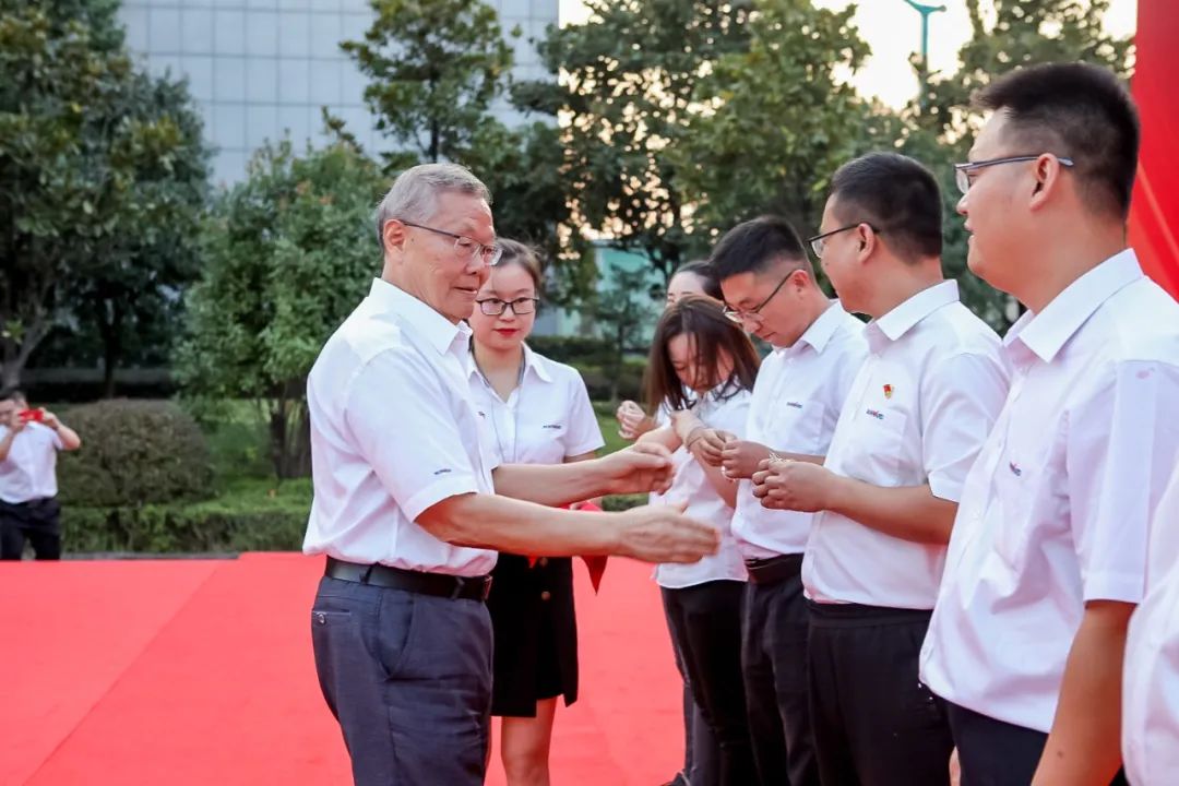 喜迎二十大 携手向未来 | 山河智能成立23周年庆祝表彰大会暨趣味运动会隆重举行