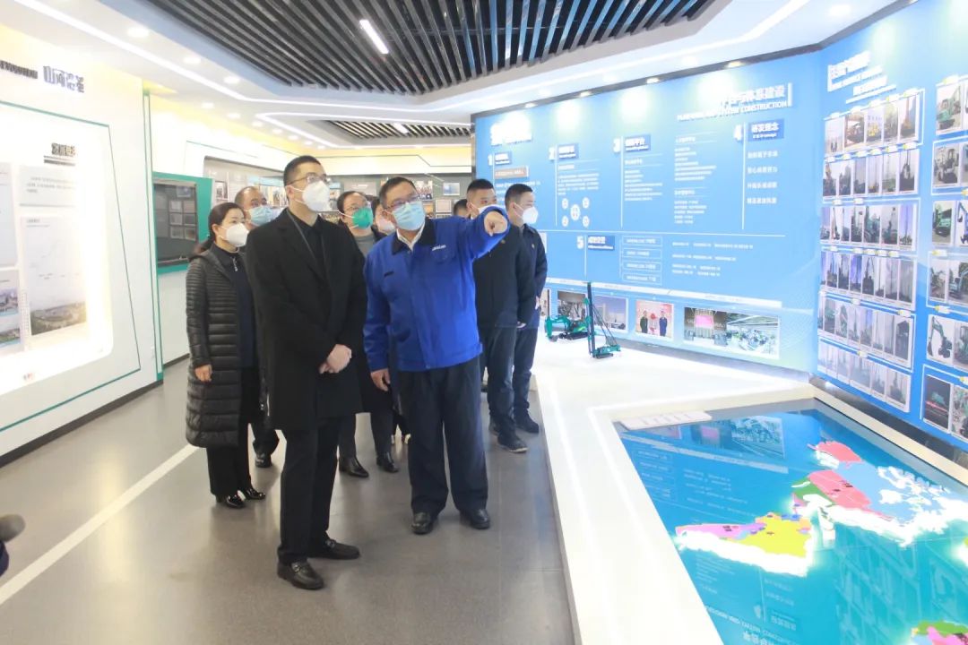 五粮液集团工会主席郭叙雷带队赴山河智能考察交流