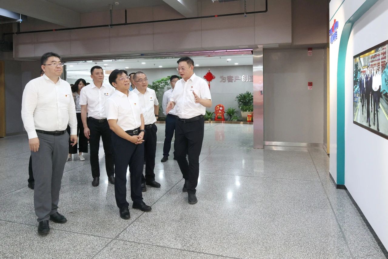 中国进出口银行总行党委委员、副行长李钧一行调研山河智能