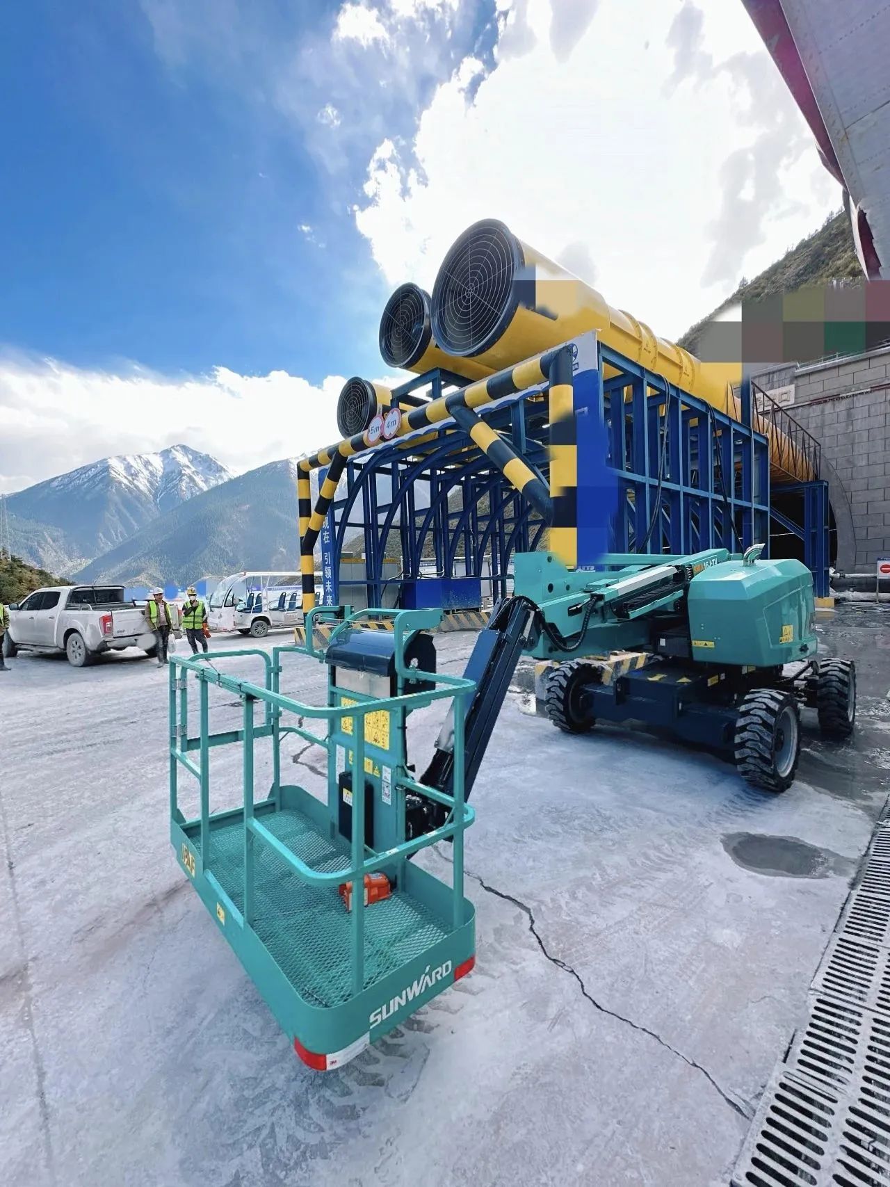 不惧高海拔挑战!山河智能高空机械实力助建川藏铁路