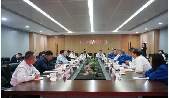 鄂尔多斯市委书记牛俊雁考察山河智能