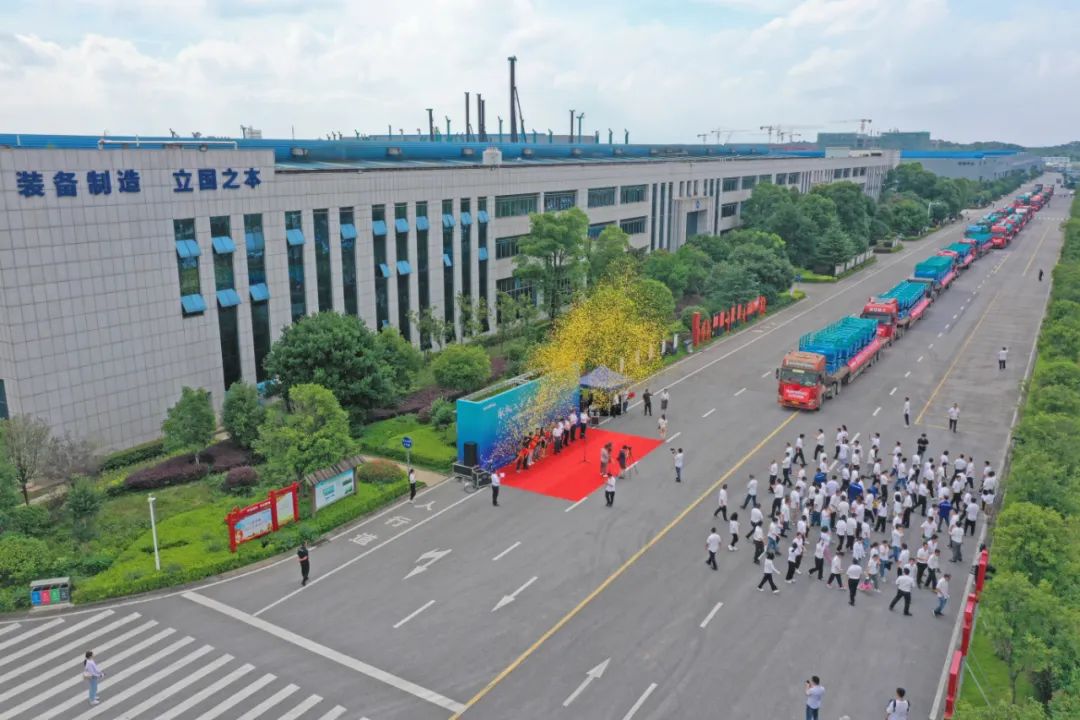 献礼二十大,再攀新高地!山河智能高空机械设备再迎批量发货