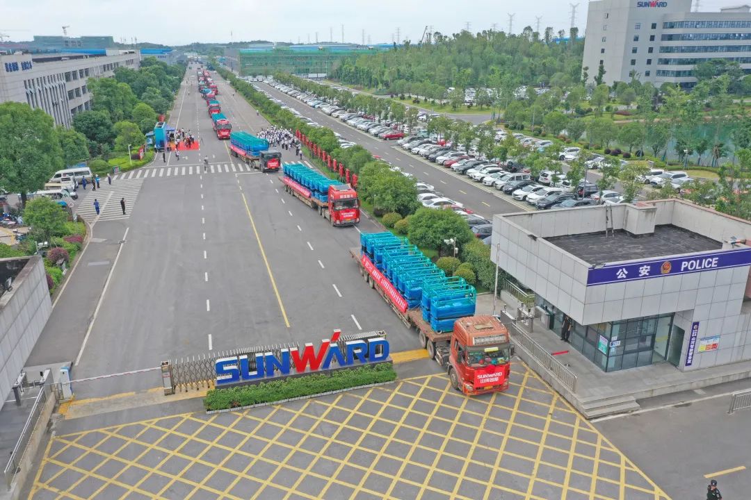 献礼二十大,再攀新高地!山河智能高空机械设备再迎批量发货