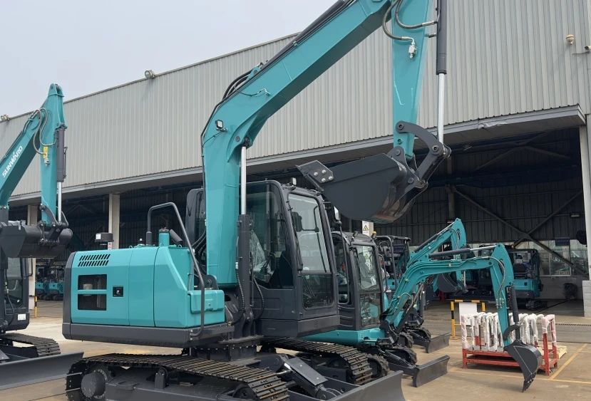 聚焦市场需求,山河智能三款精品工程液压挖掘机成功下线