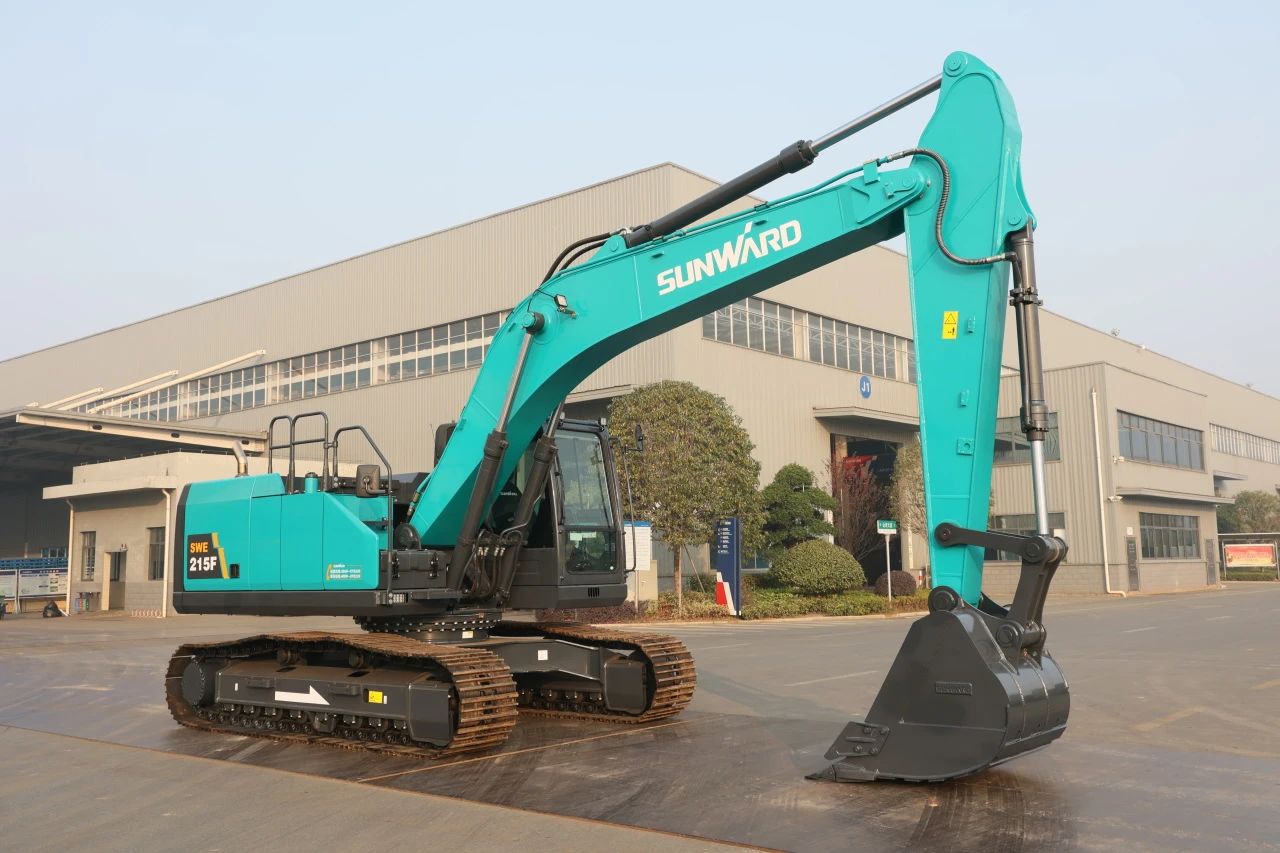 聚焦市场需求,山河智能三款精品工程液压挖掘机成功下线