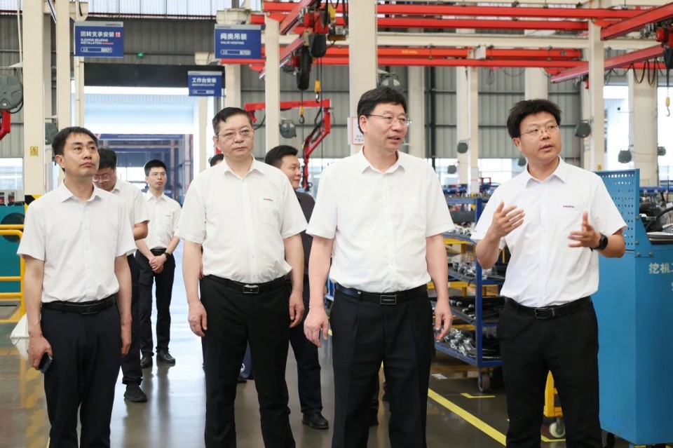 中国工程院院士、中南林业科技大学党委书记吴义强一行到山河智能开展访企拓岗活动