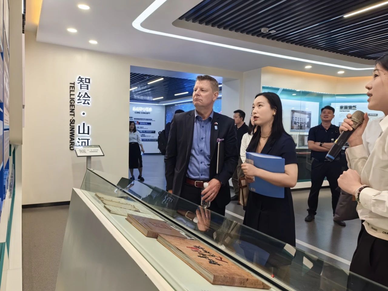 芬兰驻华大使馆商务参赞到访山河智能