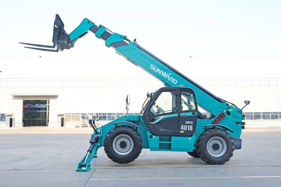 高端机型“双箭齐发”!山河智能两款伸缩臂叉装车成功下线