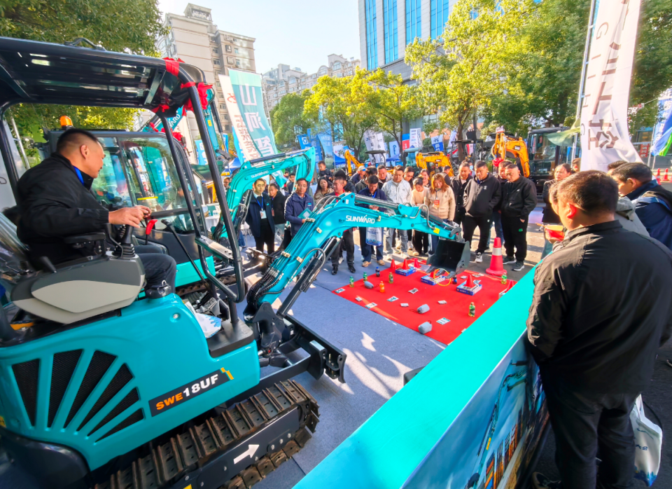 山河智能微挖“天团”闪耀武汉,引领绿色施工潮流