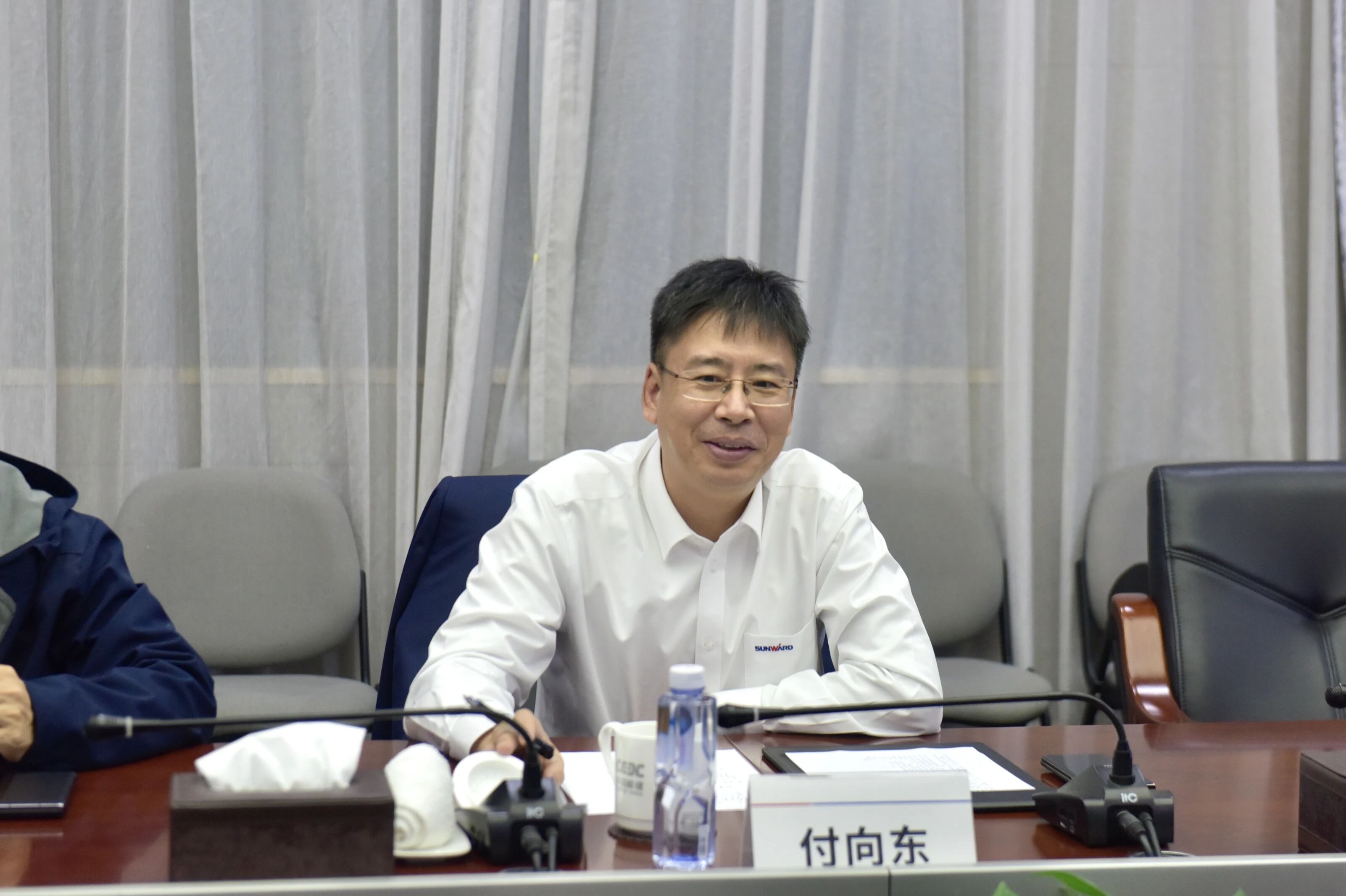 山河智能与易普力开展座谈交流,谱写互利共赢新篇章