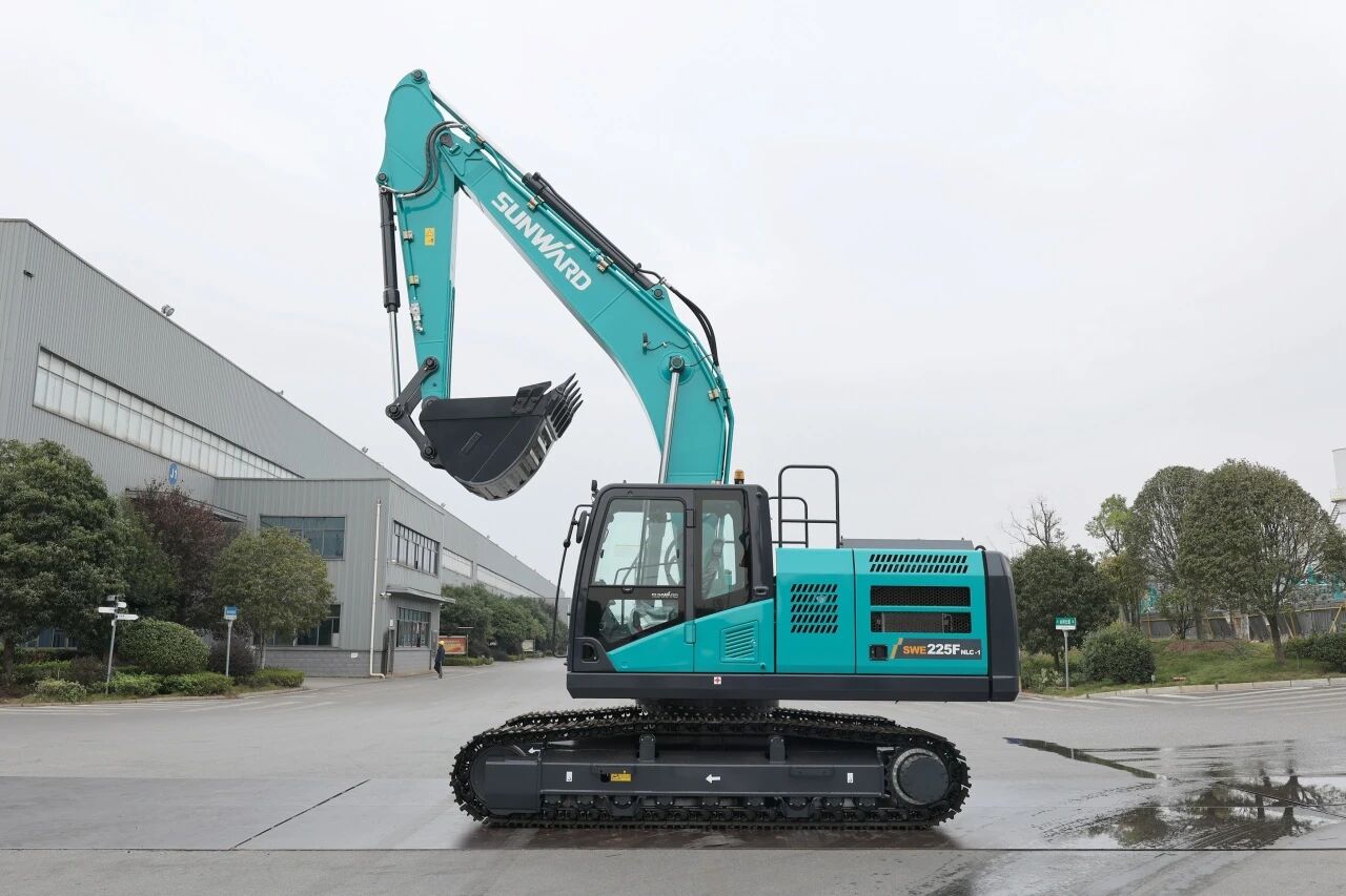 “双子星”闪耀!山河智能两款履带式液压挖掘机成功下线